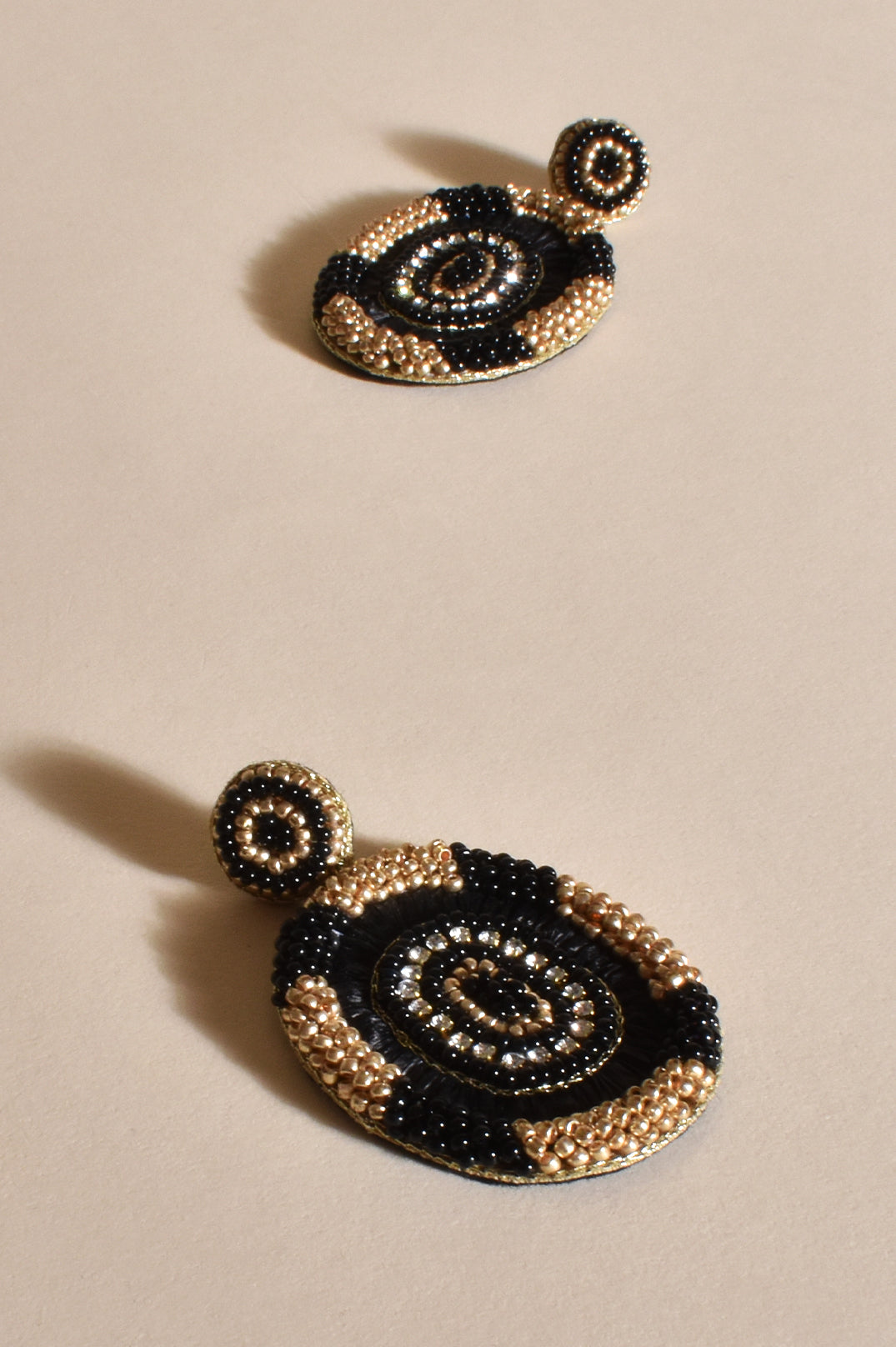 Raffia bead mix button top earrings