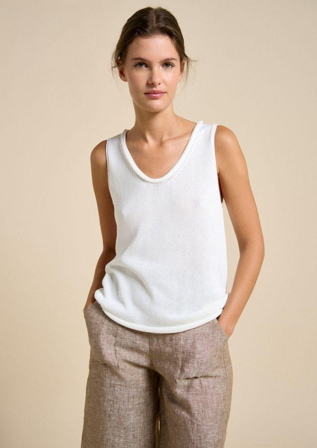 Scooped spring tank - white